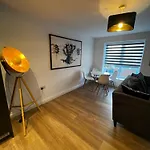 Modern And Spacious Two Bedroom Apartment Near City Centre