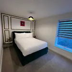 Modern And Spacious Two Bedroom Apartment Near City Centre